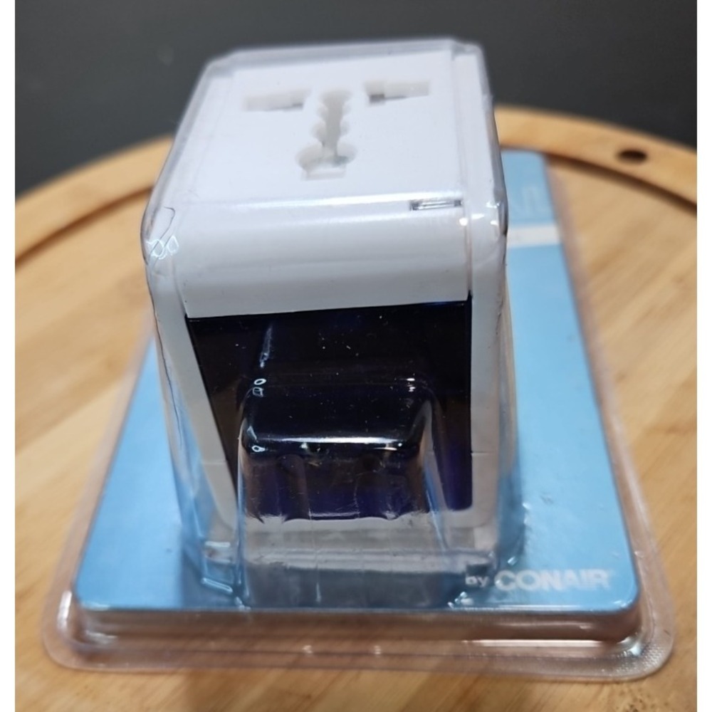 NIB Go Global All in One Adapter W/ Built in USB Port CONAIR GG250AD-320 New NOS - Picture 3 of 14